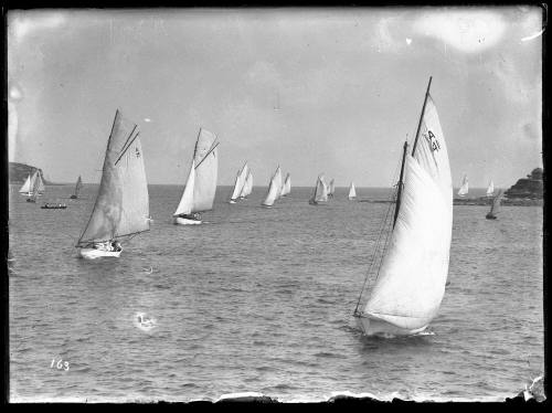 Amateur class yachts racing on Sydney Harbour