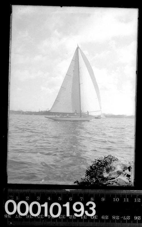 Starboard side view of a yacht with the number '7' on the mainsail, Sydney Harbour