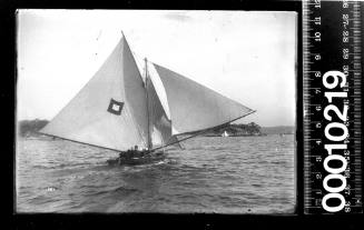 18-footer ENDEAVOUR sailing on Sydney Harbour