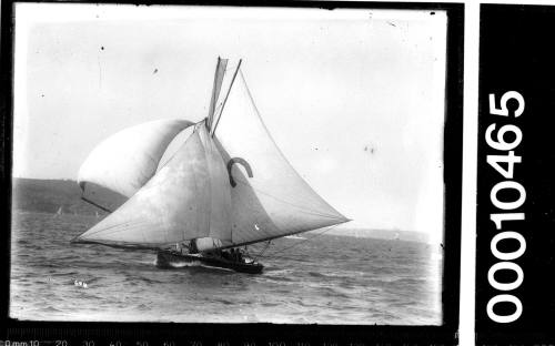 18-footer PASTIME sailing on Sydney Harbour