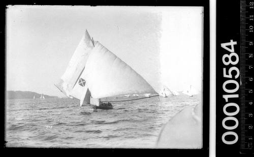 18-footer MASCOTTE under sail on Sydney Harbour