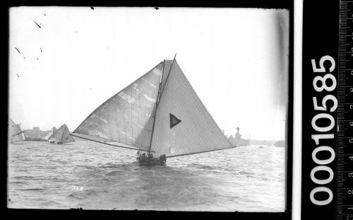 18-footer FLORRIE II racing on Sydney Harbour