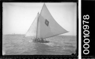 18-footer DONNELLY sailing on Sydney Harbour