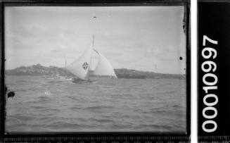 18-footer MASCOTTE sailing on Sydney Harbour