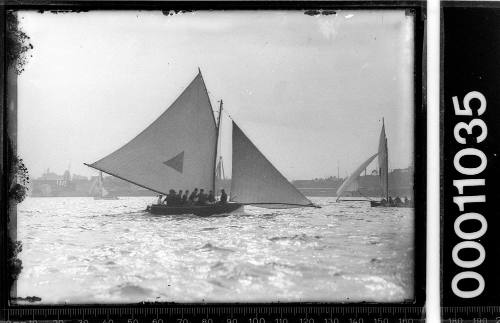 18-footer ZENA, ENID or ONDA sailing on Sydney Harbour