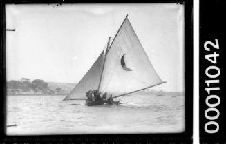 18-footer KERIKI under sail on Sydney Harbour