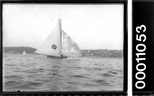 18-footer MASCOTTE sailing on Sydney Harbour