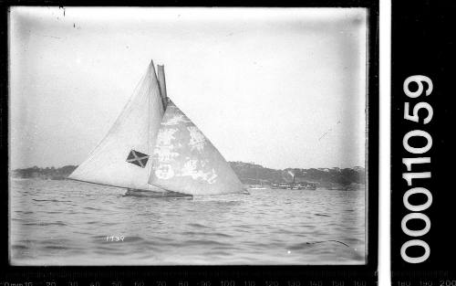 18-footer MASCOTTE on Sydney Harbour