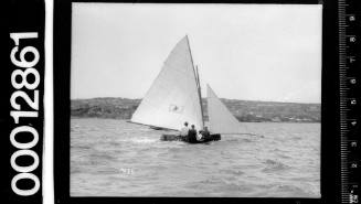 Small yacht with a lion emblem on the mainsail, Sydney Harbour