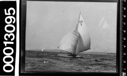 Yacht with the text 'SA 7' displayed on the mainsail, Sydney Harbour