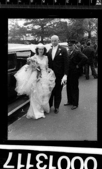 Portrait of a bride and her father arriving at St Marys Cathedral
