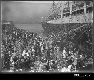 SS CERAMIC departing the White Star Line wharf at Millers Point