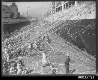 SS CERAMIC departing the White Star Line wharf at Millers Point