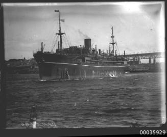 Image of BENDIGO passenger liner in harbour.