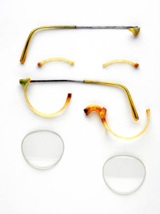 Spectacles issued to Estonian migrant Mall Karp by the International Refugee Organisation