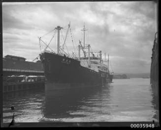 Mitsui Line cargo ship loading wheat at Darling Harbour