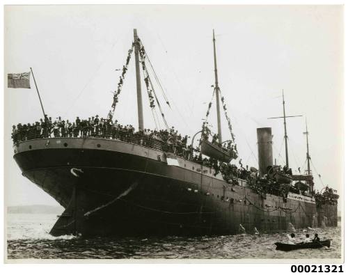 Image of a troopship possibly HMAT A7 MEDIC departing for war