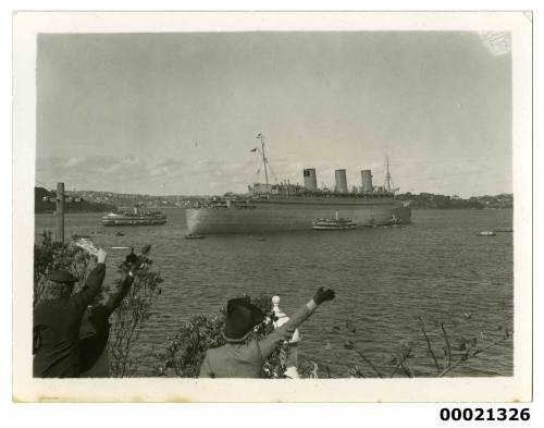 Troopship RMS QUEEN MARY in Sydney