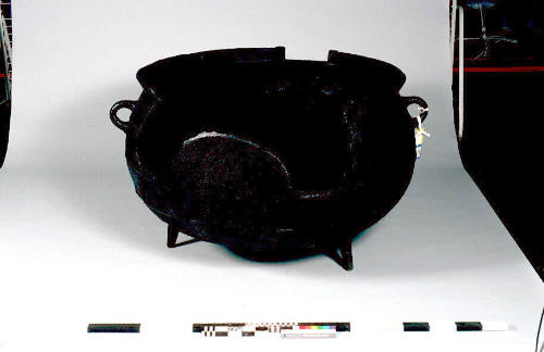 Cast iron trypot for boiling blubber to oil