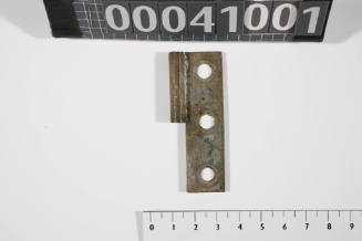 Square-shaped metal hinge