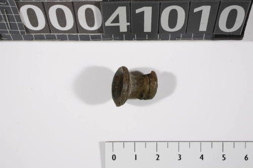 Circular metal handle