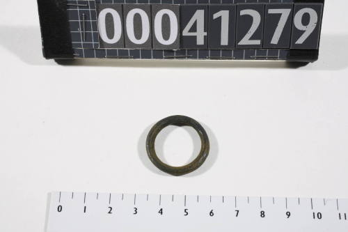 Circular metal loop