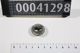 Metal keyhole surround