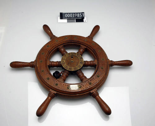 Ship's helm clock