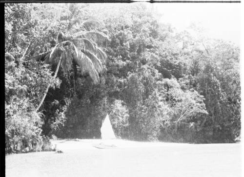 Distant view of SUNNSCHIEN pulled up on a beach