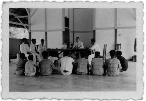 View of a trial before a magistrate at Pulou Kissar (Pulau Kisar)