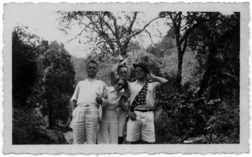 View of Oskar Speck and friends in a garden 