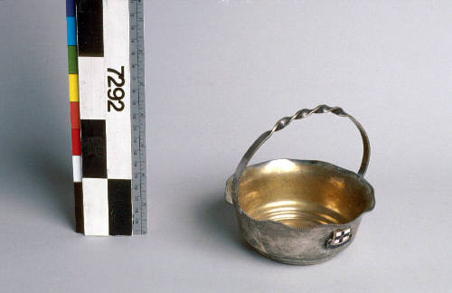 Adelaide Steamship Company small metal dish with handle from MV MANOORA.