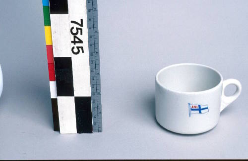 White cup from MV LAKE BARRINE with house flag for Australian National LIne (ANL).