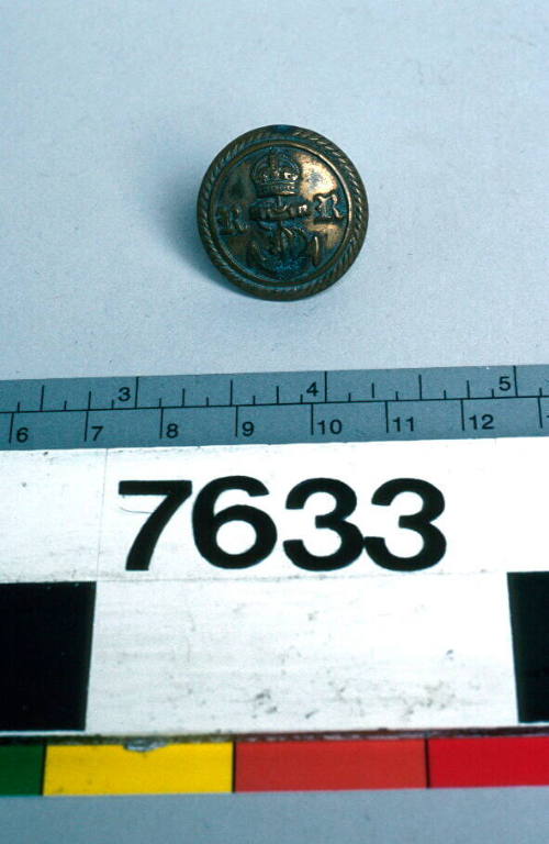 Uniform button from the Royal Naval Reserve.