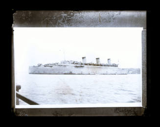 Troopship QUEEN MARY in Sydney Harbour