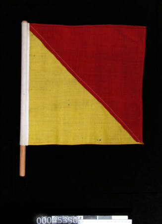Letter 'O' signal flag [2]