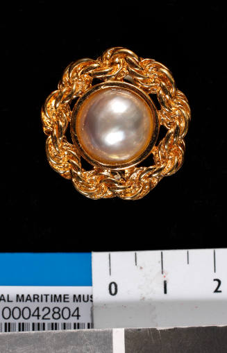 Gold metal and cultured half pearl (or mabe pearl) earring