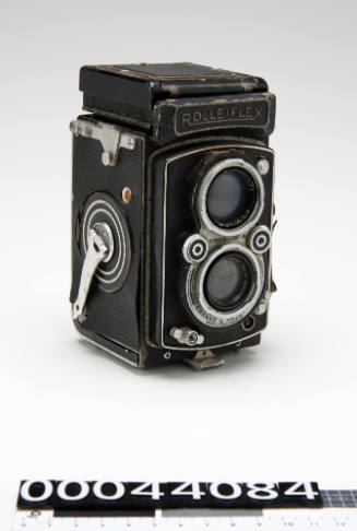 Camera used by pearl cultivator Denis George