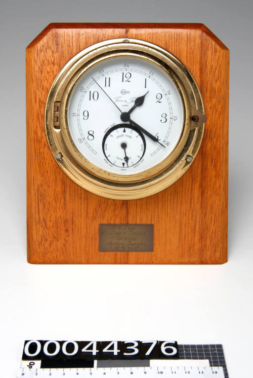 Mounted 'Barigo' desk clock