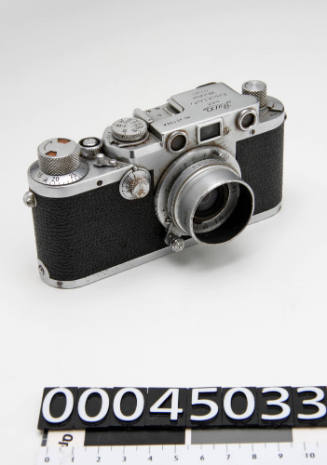 Camera used by pearl cultivator Denis George