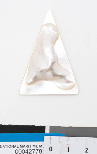 Triangular cut pearl shell with a cultured blister pearl