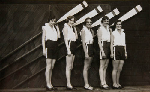 Crew of YWCA Four outside Gardner's boatshed, Sydney