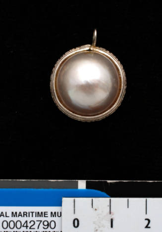 Cultured half pearl (or mabe pearl) and sterling silver pendant
