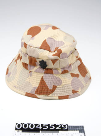 Desert pattern camouflage hat worn by CMDR Peter Collins AM, RFD, QC