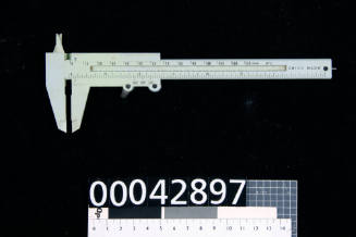 Calipers for measuring pearls