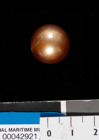 Apricot coloured half pearl with shell base