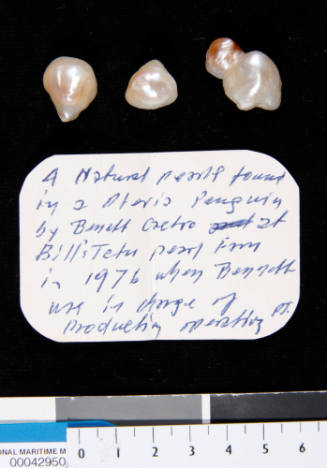 Four natural pearls, two of which are joined