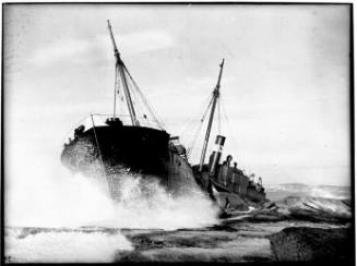 SS MINMI wrecked on Cape Banks, May 1937