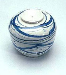 Porcelain storage jar, similar to those used on TU DO