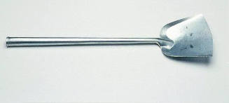 Large cooking spatula, similar to those used on TU DO